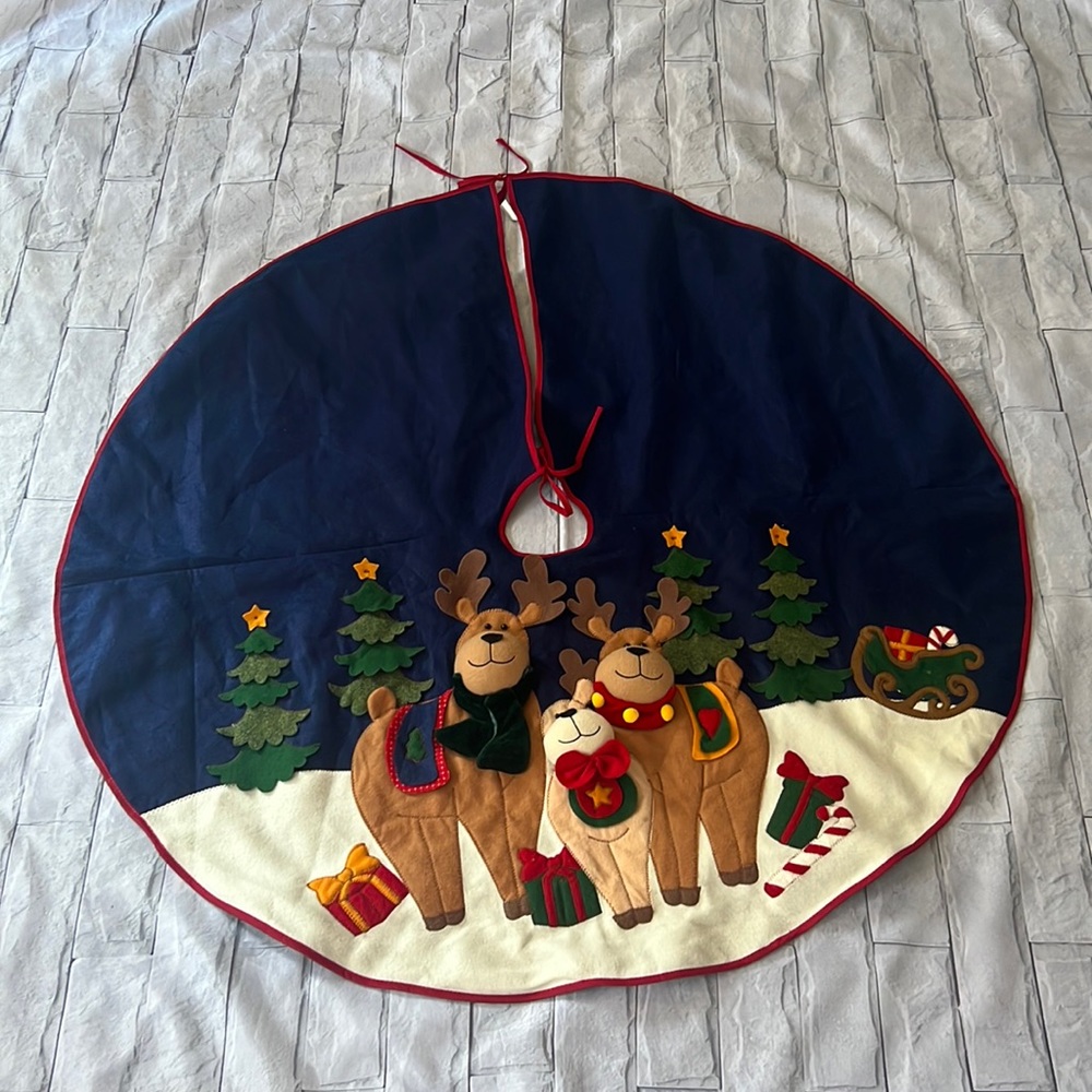Christmas tree skirt 3D deer Family round  41.5”